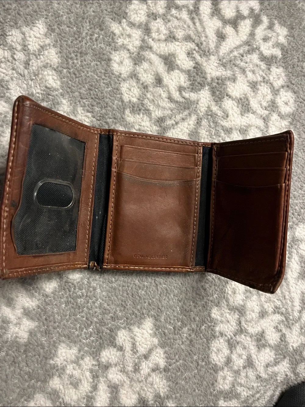 Tommy Hilfiger Brown Leather Trifold Wallet with Logo Plaque genuine leather.